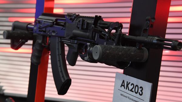 Nuevo fusil de asalto Kalashnikov АК-203  - Sputnik Mundo