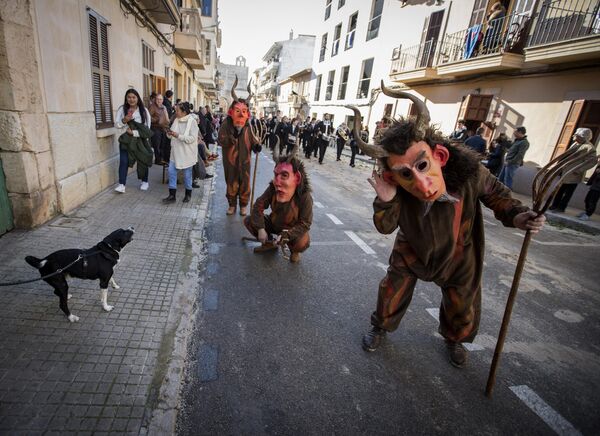 Este día se celebran desfiles festivos en toda España. - Sputnik Mundo