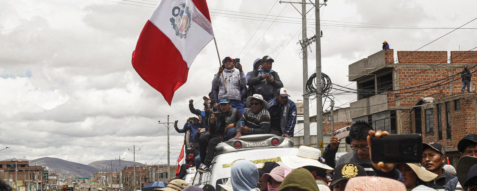 Manifestantes de Puno, rumbo a Lima a protestar contra el Gobierno de Dina Boluarte en Perú - Sputnik Mundo, 1920, 19.01.2023