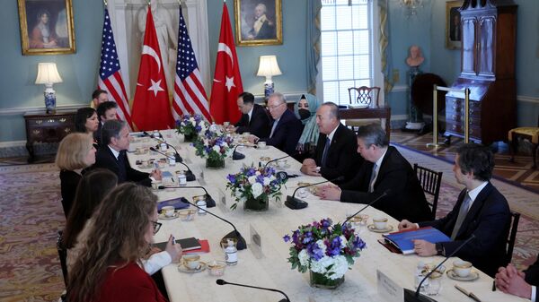El secretario de Estado estadounidense Antony Blinken se reúne con el ministro de Asuntos Exteriores turco Mevlut Cavusoglu en el Departamento de Estado en Washington, el 18 de enero de 2023  - Sputnik Mundo
