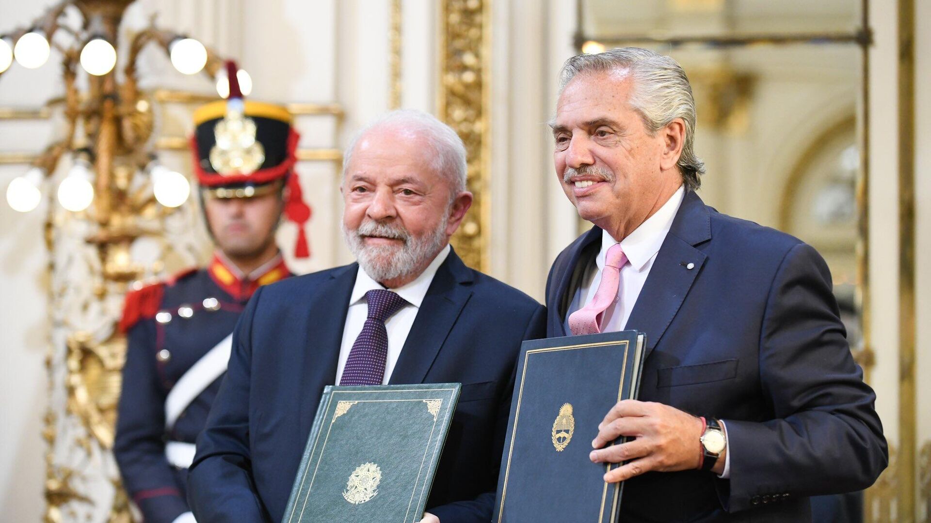 Los presidentes de Brasil y Argentina, de izquierda a derecha, Luiz Inácio Lula da Silva y Alberto Fernández. - Sputnik Mundo, 1920, 23.01.2023