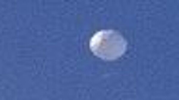 El globo chino mientras sobrevolaba el océano Atlántico, 4 de febrero de 2023. - Sputnik Mundo