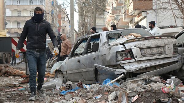 Las consecuencias de los terremotos en Diyarbakir, Turquía - Sputnik Mundo