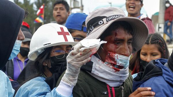 Habitantes de Juliaca, Perú, conmemoran un mes de la represión y vuelven a sufrir un choque con la policía. - Sputnik Mundo