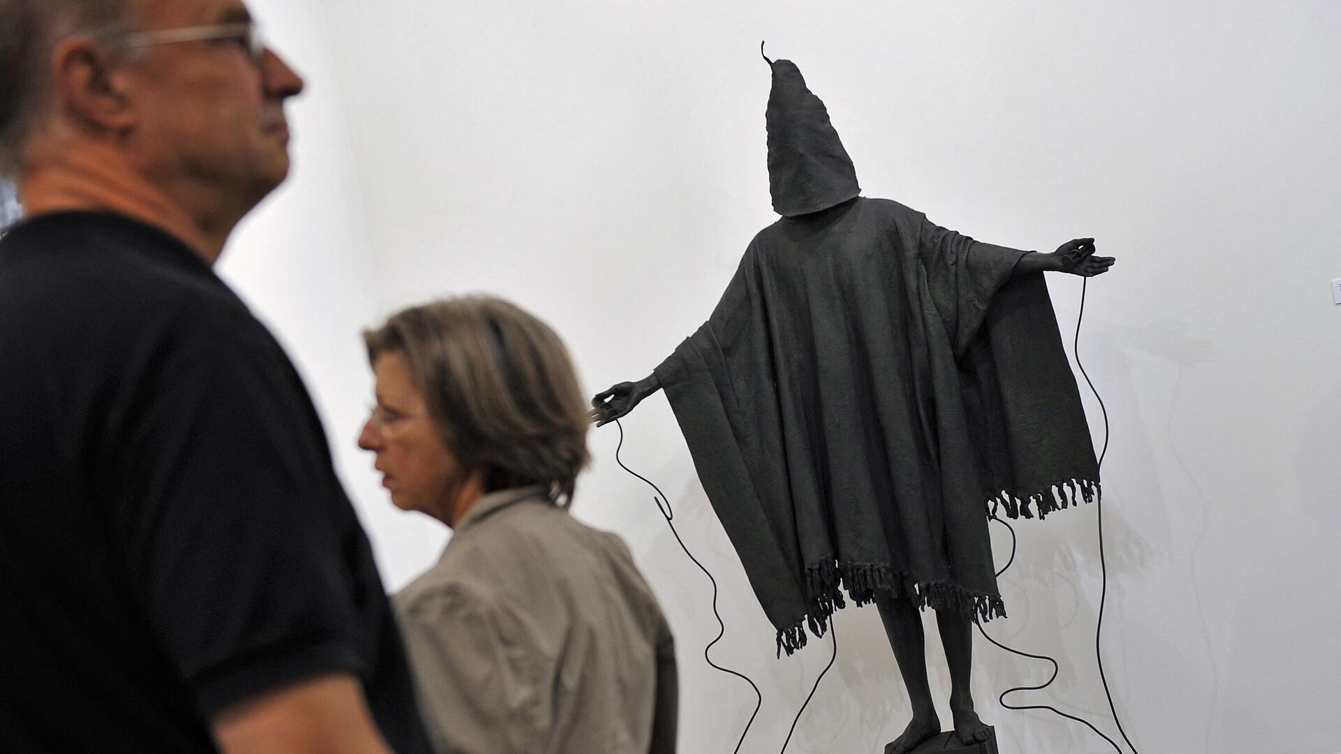 Exposición artística en Suiza a cargo del artista Marc Quinn sobre personas torturadas en Irak por EEUU. - Sputnik Mundo, 1920, 10.02.2023