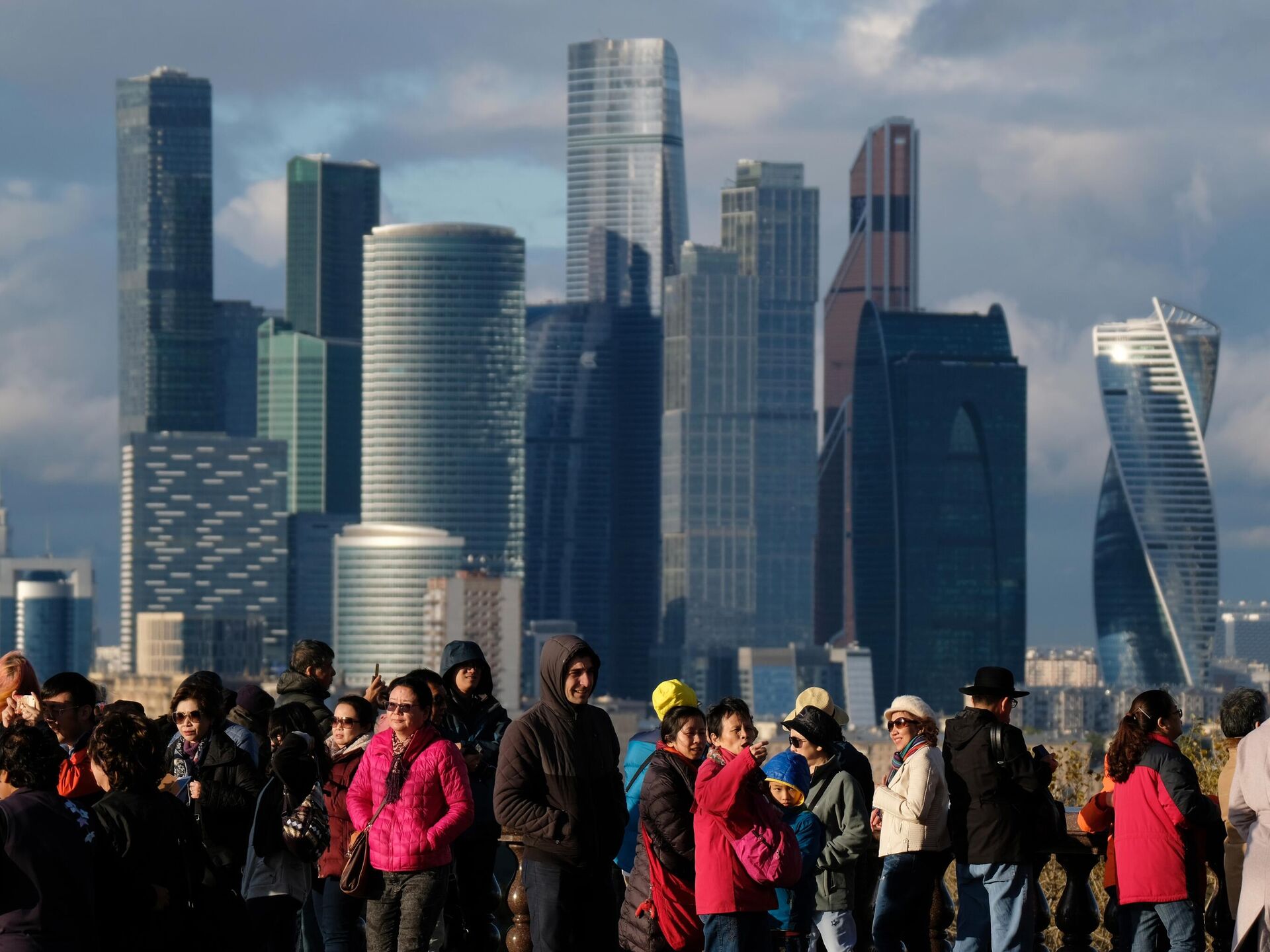 Население города москва 2024. Москва Сити. Москва Сити люди. Деловой город. Москва Сити 2024 год.