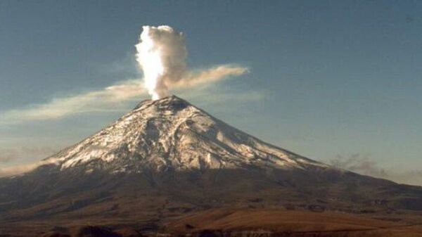 Volcán Cotopaxi de Ecuador en erupción (Archivo) - Sputnik Mundo
