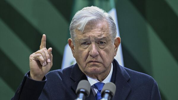 El presidente Andrés Manuel López Obrador respondió al exmandatario Felipe Calderón acerca de su artículo sobre la oposición. - Sputnik Mundo