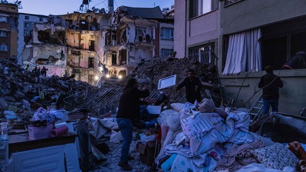 Las consecuencias de los terremotos en Turquía, el 19 de febrero - Sputnik Mundo