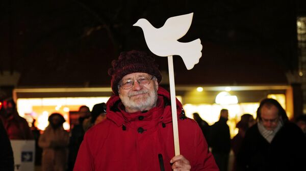 Manifestación en Múnich contra el suministro de armas a Ucrania - Sputnik Mundo