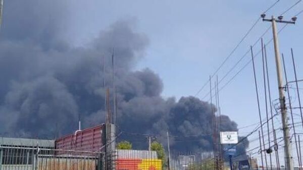 Incendio de fábrica de plástico en Ecatepec, Estado de México  - Sputnik Mundo