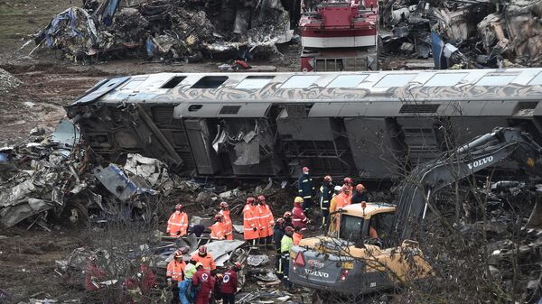 El accidente de trenes en Lárisa, Grecia, dejó decenas de personas muertas. - Sputnik Mundo