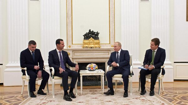 El presidente ruso Vladímir Putin se reúne con el presidente sirio Bashar Assad  - Sputnik Mundo