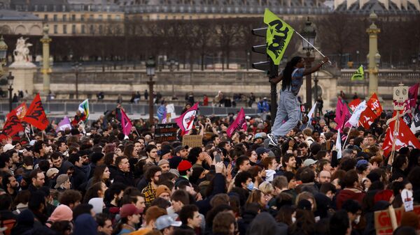 Las protestas en Francia contra el aumento de la edad de jubilación, el 16 de marzo - Sputnik Mundo