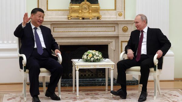 El dirigente chino, Xi Jinping, con su homólogo, Vladímir Putin - Sputnik Mundo