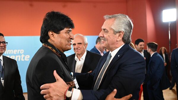El presidente argentino, Alberto Fernández, y el expresidente boliviano Evo Morales - Sputnik Mundo