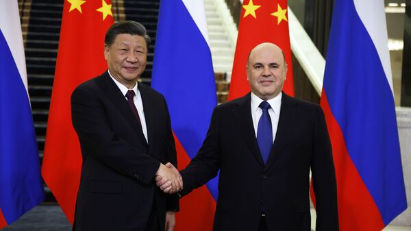 El presidente chino, Xi Jinping, y el primer ministro ruso, Mijaíl Mishustin - Sputnik Mundo