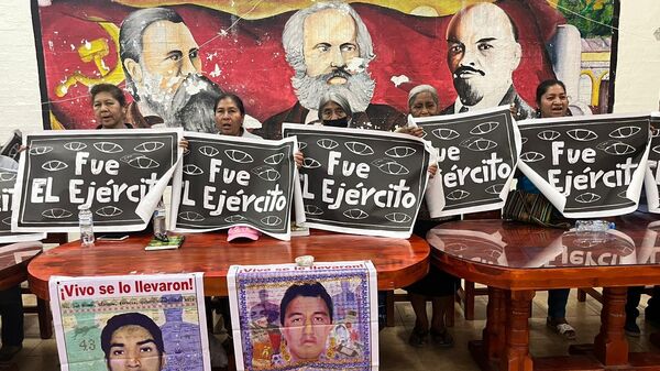 Familiares de los 43 normalistas desaparecidos de Ayotzinapa han alzado la voz desde que se perpetró el ataque en 2014 - Sputnik Mundo