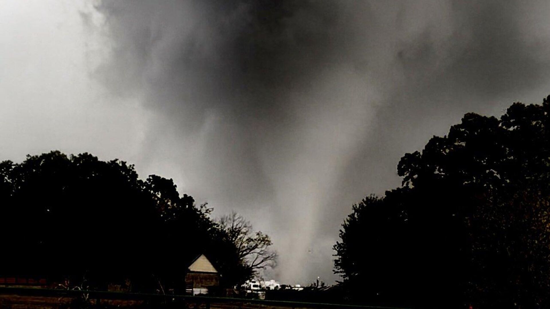 Tornado que azotó el estado de Misisipi, en el sur de Estados Unidos, la noche del 24 de marzo - Sputnik Mundo, 1920, 18.09.2023