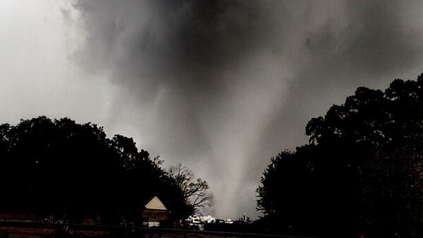 Tornado que azotó el estado de Misisipi, en el sur de Estados Unidos, la noche del 24 de marzo  - Sputnik Mundo