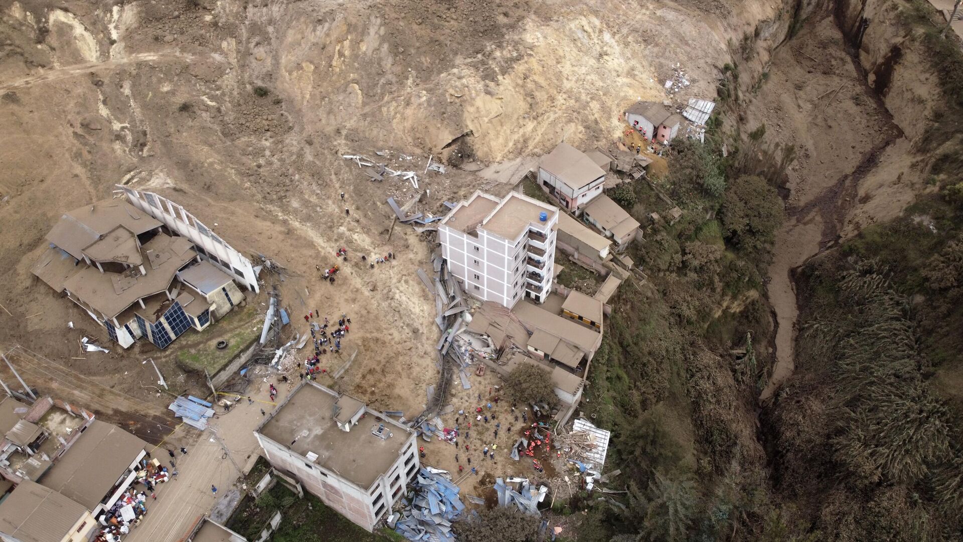 Suman 33 los fallecidos a causa de un deslave en Alausí, Ecuador 09.