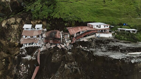 Вид с воздуха на последствия схода оползня в Эквадоре - Sputnik Mundo