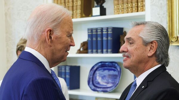 El presidente de EEUU, Joe Biden, y el presidente argentino, Alberto Fernández - Sputnik Mundo