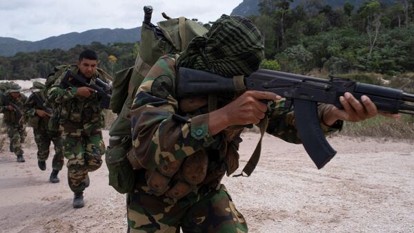 Miembros de un escuadrón de operaciones especiales de la Fuerza Armada Nacional Bolivariana (FANB) durante la operación militar - Sputnik Mundo