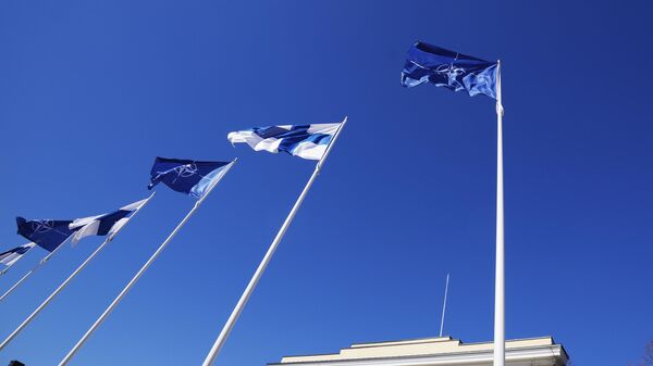 Las banderas de Finlandia, OTAN - Sputnik Mundo