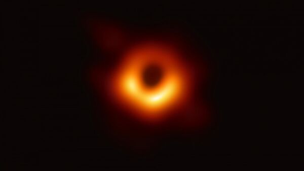 La primera imagen de un agujero negro (Imagen referencial) - Sputnik Mundo