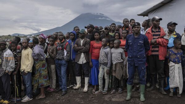 Desplazados observan la llegada del equipo del Consejo de Seguridad de las Naciones Unidas en Congo - Sputnik Mundo