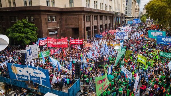Masivas movilizaciones en Buenos Aires contra el FMI y el ajuste - Sputnik Mundo