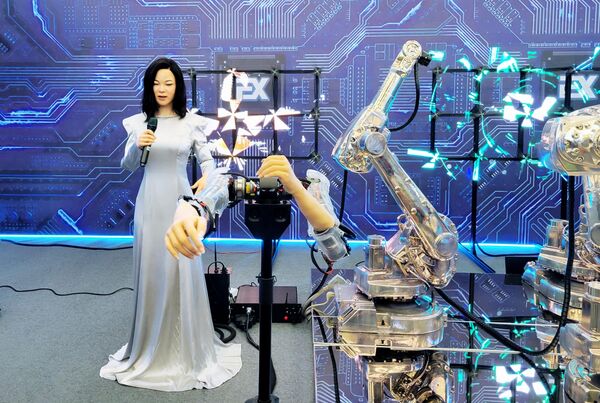 Robots en uno de los estands de la Conferencia Mundial de Robots 2022 en Pekín. - Sputnik Mundo