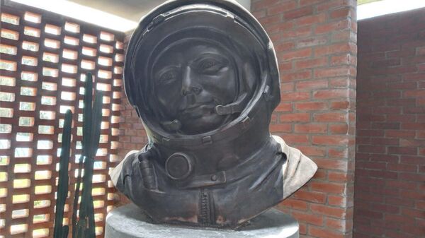 Ecuador inaugura un Centro Yuri Gagarin y devela estatua del cosmonauta - Sputnik Mundo