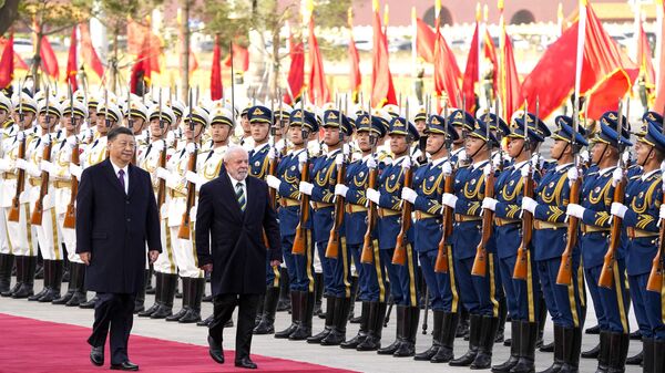 El presidente brasileño, Luiz Inácio Lula da Silva, y su homólogo chino, Xi Jinping - Sputnik Mundo