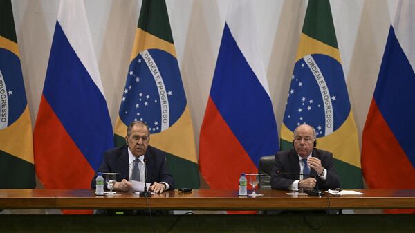 Los cancilleres de Rusia, Serguéi Lavrov, y el de Brasil, Mauro Vieira. - Sputnik Mundo
