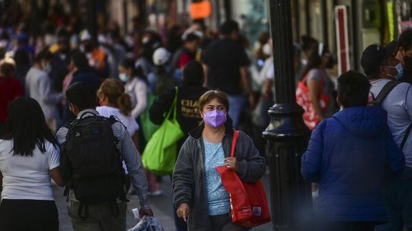 Vista de personas en el centro de Ciudad de México, el 3 de febrero de 2021, cuando el índice de desempleo subió a causa de la pandemia de coronavirus (imagen referencial).  - Sputnik Mundo