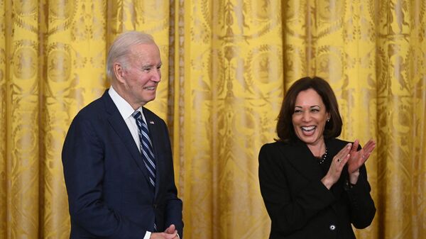 El presidente de Estados Unidos, Joe Biden, y la vicepresidenta, Kamala Harris - Sputnik Mundo