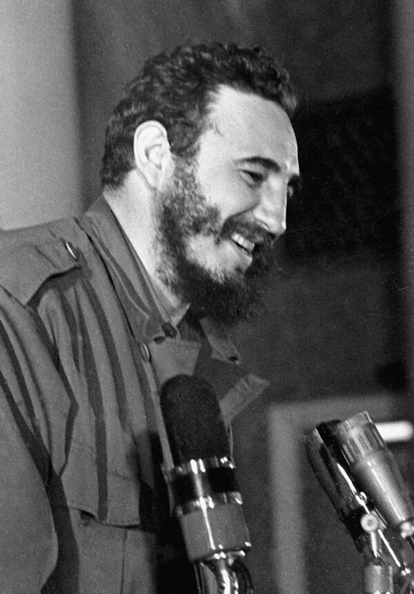 El revolucionario y líder de la República de Cuba, Fidel Castro, llegó a la URSS la noche del 27 de abril de 1963. - Sputnik Mundo