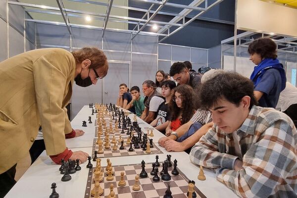 El ajedrez, una de las actividades que ofrece la Feria del Libro para los jóvenes asistentes. - Sputnik Mundo