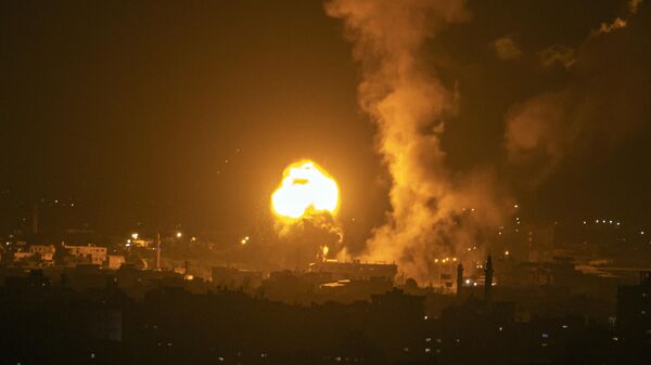 Israel bombardea Gaza en respuesta al lanzamiento de cohetes - Sputnik Mundo