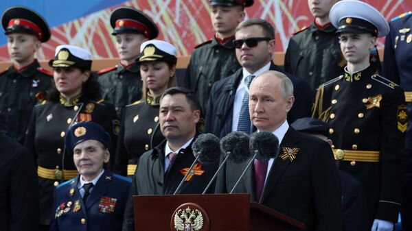 El presidente de Rusia, Vladímir Putin, durante el Desfile de la Victoria - Sputnik Mundo