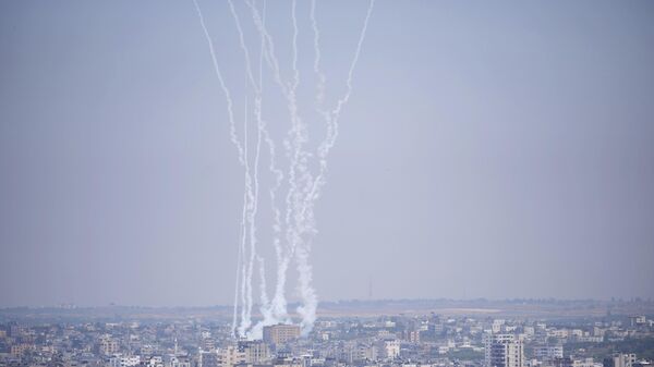 Milicias palestinas lanzan proyectiles desde Gaza hacia Israel - Sputnik Mundo