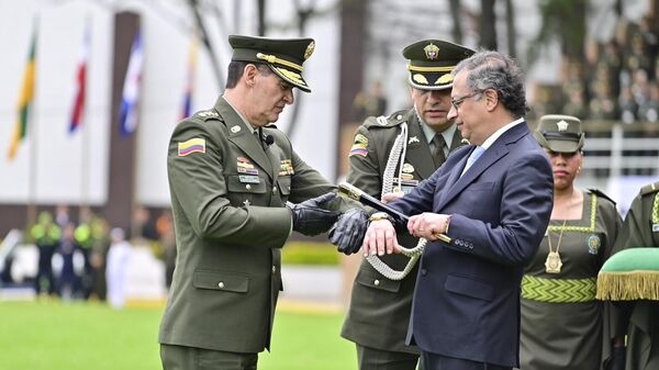 Presidente Gustavo Petro en ceremonia del reconocimiento del director de la Policía Nacional William Salamanca - Sputnik Mundo