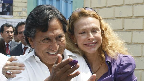 El expresidente peruano Alejandro Toledo (2001-2006) con su esposa Eliane Karp - Sputnik Mundo