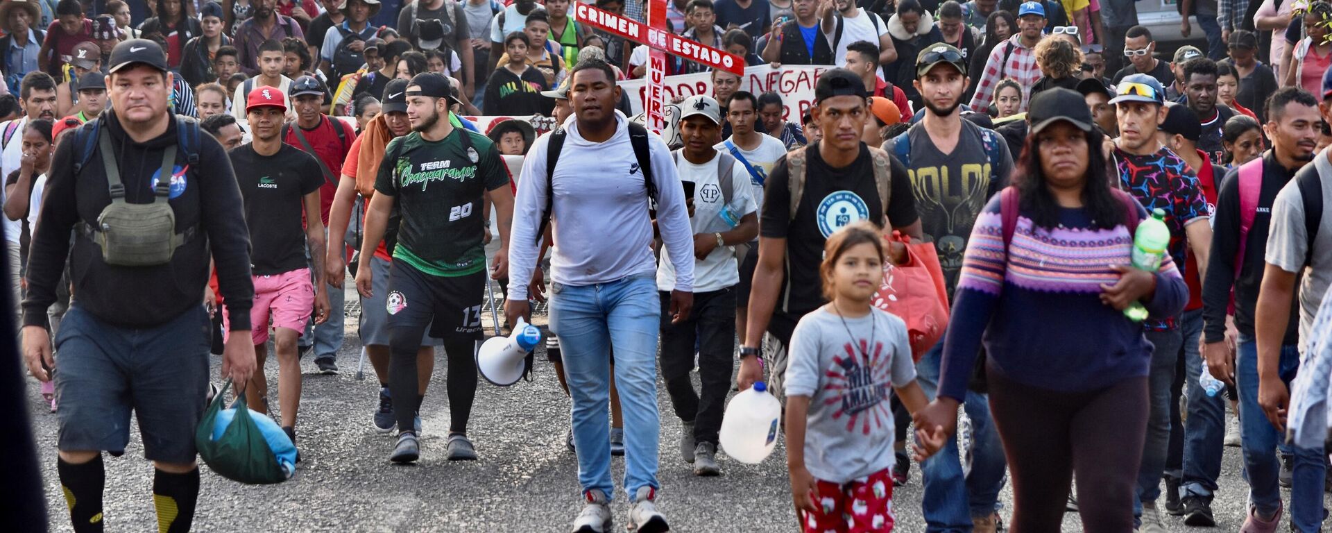 Migrantes de Centro y Sudamérica participan en una caravana que intenta llegar a la frontera entre México y Estados Unidos, en Tapachula, estado de Chiapas, sur de México - Sputnik Mundo, 1920, 12.05.2023