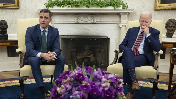 El presidente del Gobierno de España, Pedro Sánchez, y el de EEUU, Joe Biden, en la Casa Blanca, el 12 de mayo de 2023 - Sputnik Mundo