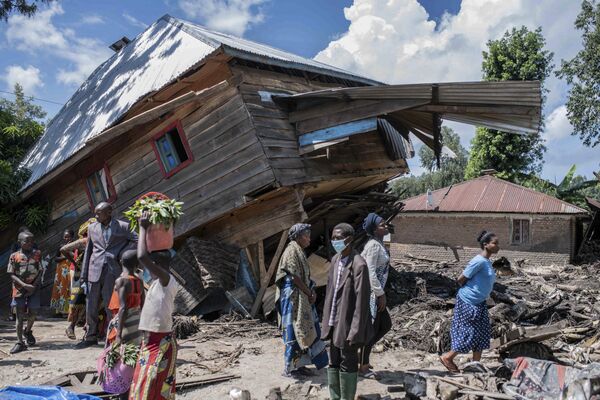 Una casa dañada por las inundaciones en el pueblo de Nyamukubi, provincia de Kivu del Sur, Congo. - Sputnik Mundo