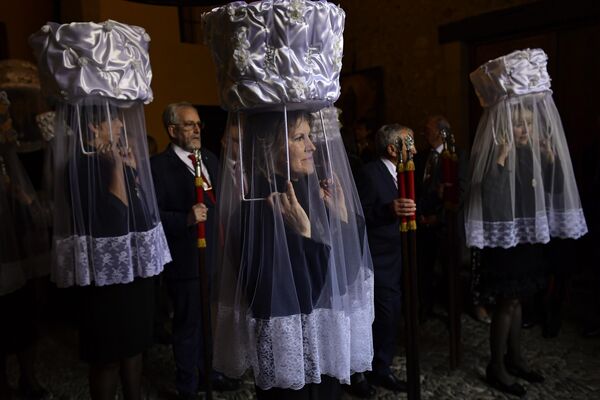 Participantes en la tradicional Procesión del Pan Santo en honor de Santo Domingo de La Calzada (1019-1109) en la ciudad homónima del norte de España. - Sputnik Mundo