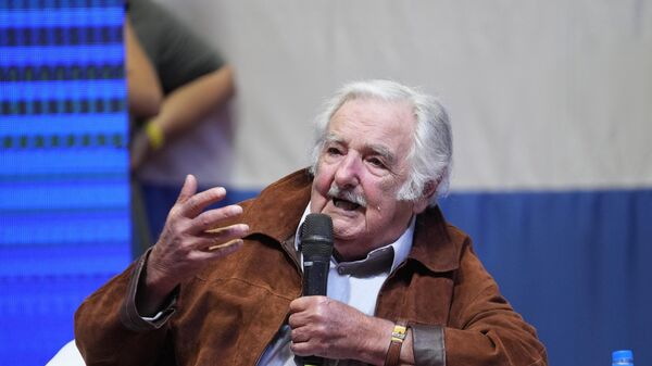El expresidente uruguayo José Mujica durante un acto político en Paraguay en abril de 2023 - Sputnik Mundo